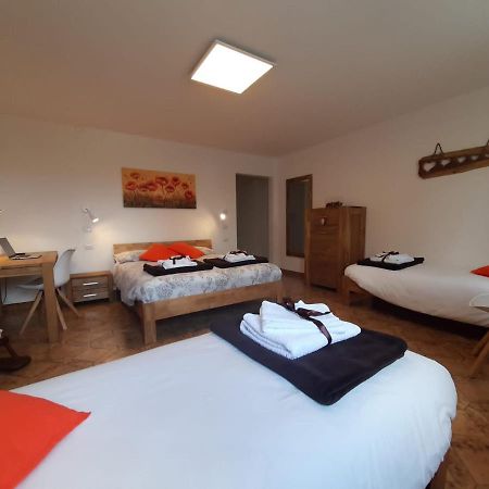 B&B La Casa Di Loretta Paderno Bagian luar foto