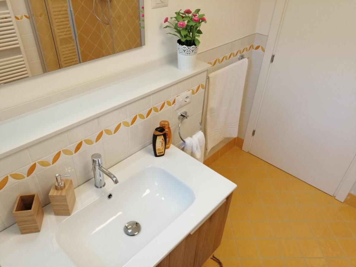 B&B La Casa Di Loretta Paderno Bagian luar foto