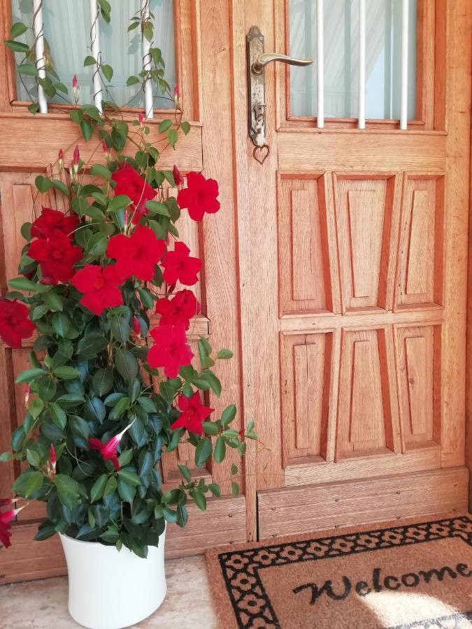 B&B La Casa Di Loretta Paderno Bagian luar foto