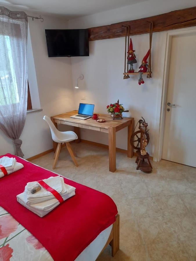B&B La Casa Di Loretta Paderno Bagian luar foto