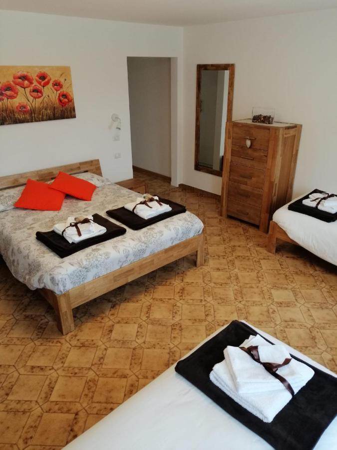 B&B La Casa Di Loretta Paderno Bagian luar foto